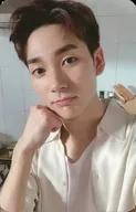NU’EST/アロン(ARON)/衣装白・右手グー・頬/CD「7th Mini Album ： The Table」封入特典フォトカード