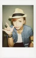 FEST VAINQUEUR/HIRO / Upper Body / Costume Blue / White / 3 fingers of the right hand Stand / Hat Beige / Camera Line / Raw Cheki