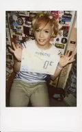 FEST VAINQUEUR/HIRO / Knee-Up / Sitting / Costume White / Black / Stripe Pattern / Both Hands Paper / Camera Line / Raw Cheki