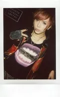 FEST VAINQUEUR/HIRO/上半身・服裝黑・紅・白・粉色・右側和平・收口・背景黑/生Cheki