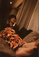Yuya Asato / Whole body, sitting, costume, tea ceremony, two hand arrangement, eye-point right / Magazine "The Television SQUARE" random photo [SQ original 1st] "If touched."