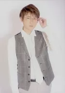 三浦勝之/上半身衣服白色灰色左手眼鏡背景白色/朗讀劇再演隨機明信片