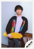 Kis-My-Ft2 / Taisuke Fujigaya / Above-the-knee ・ Costume black ・ purple ・ Skateboard / "Kis-My-Ft2 LIVE TOUR 2020 To-y2" goods off-shot / official Official photo