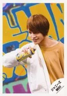 Johnny's West / Junta Chugen / Upper body / Costume white / Yellow / Right hand Spray can / Eye left / "Johnny's West LIVE TOUR 2020 w trouble" goods off shot / Official Official photo