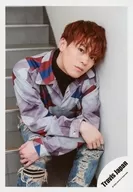 Travis Japan / Kaito Matsukura / Above-the-knee ・ sitting ・ costume gray ・ red ・ blue ・ arm crossing ・ staircase / "Travis Japan LIVE TOUR 2020 ENTER 1234567" goods off-shot / official Official photo