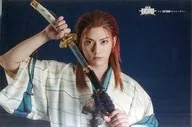 土井一海(玄象)/横型·丰胸·两手刀·背景深蓝色·角色快照·六切宽尺寸/舞台
