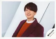 Kanjani Eight / Tadayoshi Okura / horizontal, bust up, costume purple, brown, both hands below, left facing / "Kanjani Eight 47 Prefecture Tour Update" goods off shot 2nd / official Official photo