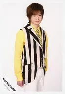 Hey! Say! JUMP / Yuri Chinen / Above knees / Costume Yellow / White / Black / Facing Right / Under Both Hands / Mouth Closed / Background White / Official Official photo