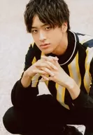Takuma Izawa / Knee-Up, Squat, Costume Black, White, Yellow, Left Facing, Both Hands Set / Stage "Wakasama Kumimari ~ Wakasama and Romance ~" Cast Advance Bonus Photo