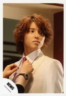 NEWS / Yuya Tegoshi / Bust up, Costume White, Tie Pink, Body Facing Left, Face Facing Right, Eye View Right / Official Official photo