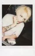 Chanty / Chitose / Above-the-knee / Crouching / Costume white / Right cheek / Eye view right / Background black / Raw Cheki