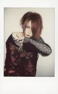 Underfill / tea caddy / Upper Body / Costume Black / Red / Left Hand Chin / Background White / Raw Cheki