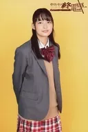 Coriander Okada (Kyoko Nishimura) / Above-the-knee ・ Costume gray ・ Brown ・ Red ・ Both hands behind ・ Body facing right ・ Background yellow ・ Postcard size / Stage "0 Young-Young's Last Train 2018" Director Character photo