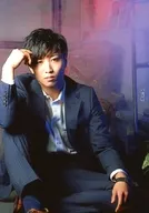山本五十六/全身·服装黑·白·西服·坐·立右膝·右掌头/舞台明信片誠大