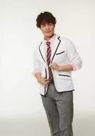 Shinya Horie / Above-the-knee ・ Jacket white ・ Necktie ・ Clothes for both hands ・ Body facing left / "Nostalgic Wonderland ♪ ～ song & dance show ～ 2020" random photo