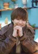 Satsuki Kitano / Bust up / Costume ・ Beige / Matching both hands ・ Light blue background / Voice drama "NO TRAVEL, NO LIFE" random bromide