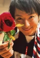 游助(上地雄輔)/豐胸衣黑白色毛巾肩背右手薔薇伸出/"游助10 th Anniversary Live>演唱會會場限定Gara Pon贈品生寫真