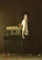 Gekidan Studio Life / Hirokazu Sekido / Whole body / Costume white / Necktie black / Body facing right / Gaze left / Sunflower / Background black / club LIFE 15 Anniversary year Summer Festival