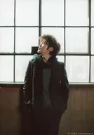 Ahn Jae-wook / Above-the-knee, Black Costume, Face Left Facing, Both Eyes Closed / CD "at this moment/Re : package" Special Official photo