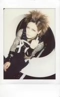 ZAAZAA/ROJI/膝上、坐、服装黑、白、左手中指立、右手膝上/生Cheki