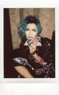 海獭/milk/膝上・坐姿・服装黑.白.红.左手香烟・舌根/生Cheki