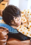 凌平 Takenaka / Bust up, Costume white. Yellow, Pajamas, Glasses, Both Eyes Closed / "DERAGAYA! 凌平 Takenaka x Kamihitsugi" L size random bromide