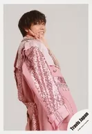 Travis Japan / Kaito Ono Nakamura / Above-the-knee ・ Costume Pink ・ White ・ Left Hand Piece ・ facing right ・ Eye left / Johnnys' ISLAND STORE goods off shot' 20 Summer / Official Official photo