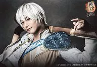 Sōichi Hashimoto (Mitsuhide AKECHI) / Horizontal ・ Bust up ・ Handgun bearing ・ Left-facing ・ Background ・ Gray ・ Character Chief shot / Stage "Ikemen Sengoku THE STAGE ～ Mitsuhide AKECHI edition ～" sheet of paper measuring 80 x 100cm cast bromide