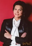 薫太 / Upper body / Background red / Stage "Battle Butler Re-Performance" Premium Seat Bonus Cast Bromide