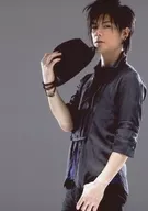 Ash / Seiji Nakamura / Above-the-knee ・ Costume black ・ Left facing ・ Right hand hat ・ Background gray / Mash UP! Vol. 1