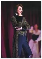 Takarazuka Revue (Tsuki-gumi) / Ryo Tamaki / Live Photo / Knee-Up / 2L Size / Tsuki-gumi Grand Theatre Performance 『 WELCOME TO TAKARAZUKA - Snow, Moon and Flowers - 』 『 Piglet Frenzy 』 Stage Photos