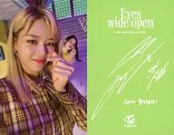 TWICE / Yoo Jeong-yeon / Bust up / Back side print with signature / Attached photo card of CDs "Eyes wide open"