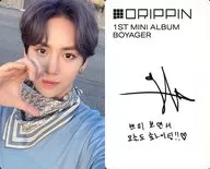 DRIPPIN/ユンソン(YUN SEONG/衣装水色・左手指曲げ・裏面印刷サイン入り/CD「1st Mini Album Boyager」封入特典フォトカード