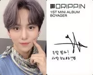 DRIPPIN/ユンソン(YUN SEONG/衣装水色・左手人差し指頬・裏面印刷サイン入り/CD「1st Mini Album Boyager」封入特典フォトカード