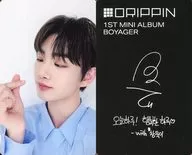 DRIPPIN/チャンウク(CHANG UK)/衣装水色・右手指ハート・裏面印刷サイン入り/CD「1st Mini Album Boyager」封入特典フォトカード