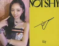 ITZY/YUNA/裏面黄/CD「NOT SHY」封入特典フォトカード