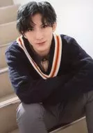 梅津瑞樹/膝上，坐著/SOLO Performance ENGEKI隨機明信片