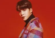 ATEEZ / Yunho / horizontal type with red background / CD "TREASURE EP. Map To Answer" release event / "ATEEZ ZERO : FEVER Part. 3 SHOP IN SHOP" random photo set (TREASURE EP. Map To Answer ver.)