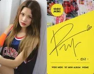 Weki Meki / Rina / Back Side Print with signature / CD-WEME Special Photo Card