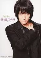 秋葉友佑(花井一沙)/上半身/智能手機聯動"女主人公體驗朗讀劇"第2次公演《特別調查緊貼24時from 100場麵的戀愛+》隨機L紙規格:89×127mm明信片
