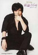 Yūsuke Kashiwagi (Yutaka Tennoji) / Whole body, sitting / Smartphone linked "Heroine experience recitation play" 2nd performance 『 special investigation 24 : 00 from 100 scene love + 』 random sheet of paper measuring 89 × 127mm bromide