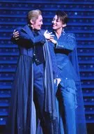 Takarazuka Revue (Star Troupe) / Makoto Rei / Hikaru Agetsu / Live Photo / Knee-Top / 2L Size / Star Troupe Tokyo Performance 『 Yagyu Shinobu copybook printed from the works of old masters of calligraphy 』 『 Moa Dandyism! 』 Stage Photos