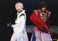 Raimu Okanomiya (Kuninaga Tsurumaru), Teru Makishima (Dai Kurikara) / Live Photo, Horizontal, Knee-Up, 2 part Costume, Character Tomoshot / "Musical 『 Sword Ranmai 』 ~ Quiet Sea Paraiso ~ 2021" Lawson Print Limited Photo