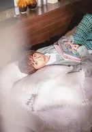 鈴木拡樹/膝上/2022-2023 カレンダーアザーカットブロマイドE
