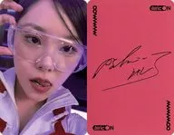 MAMAMOO / Fiin (Wheein) / Back Pink / Printed with signature / CDs "MIC ON" (MAIN Ver.) enclosed special photo card