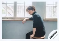 Johnny / Imae Daichi / Horizontal / Acima do joelho / Imae Daichi Artista Fotografia Off Shot 2023 II / Fotografia oficial ao vivo