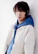 Yu Fukuzawa / Parte superior do corpo / Musical "Eu sou um donut?" Random Photo Card
