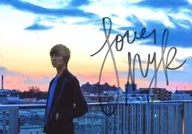 * Nicholas Edwards / with handwritten signature horizontal / Official photo oficial