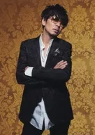 [ノーマル]：L’Arc～en～Ciel/ken/膝上・背景黄/L’Arc～en～Ciel Digital Fan Club LE-CIEL会員限定「PREMIUMラルスクラッチ」C賞 PREMIUMフォトカード