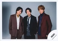 NEWS/集合(3人)/橫型・膝上/"NEWS 20 th Anniversary LIVE 2023 in TOKYO DOME BEST HIT PARADE！~單曲全部完成~"周邊攝影/官方生寫真